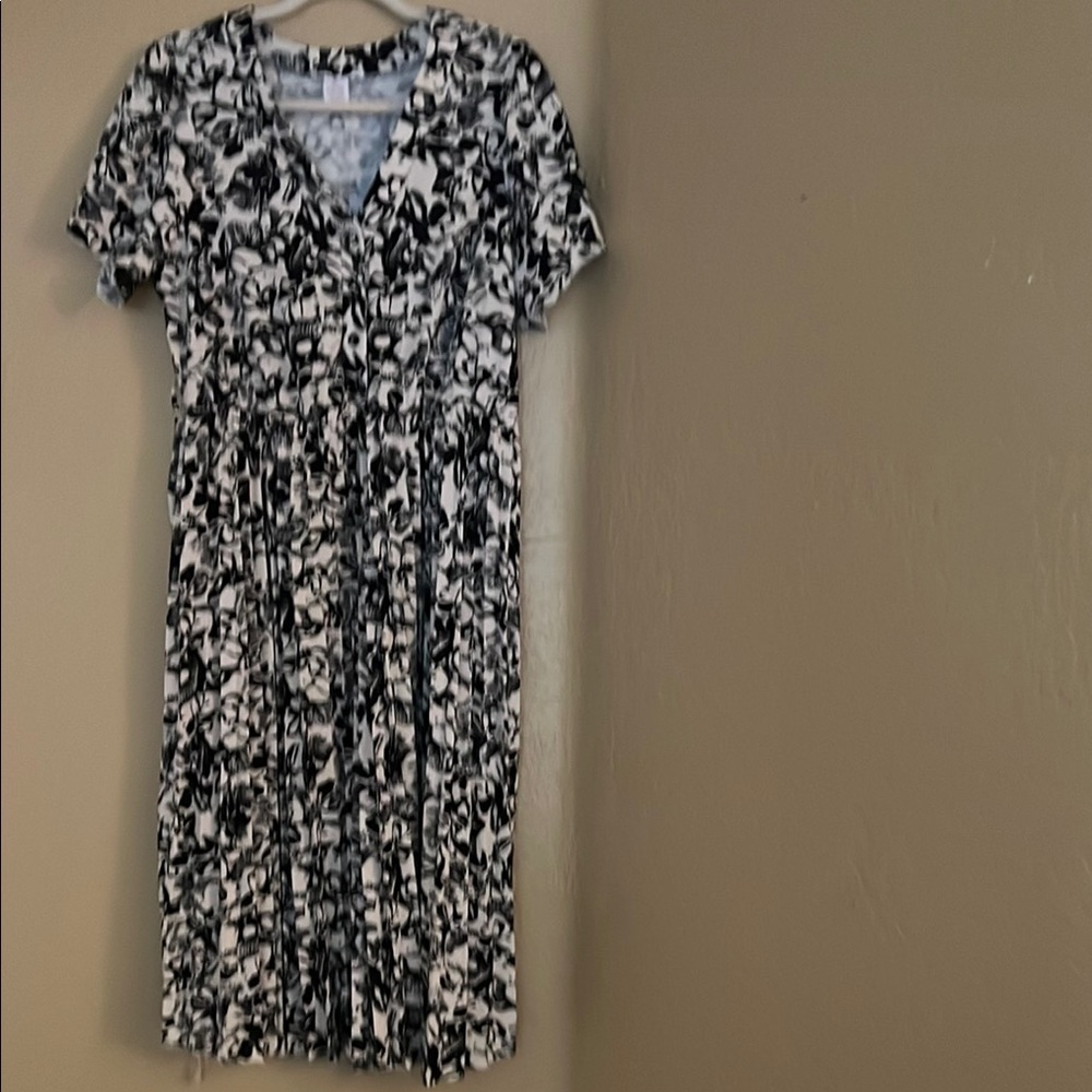 Black and White V-Neck Midi Sundress